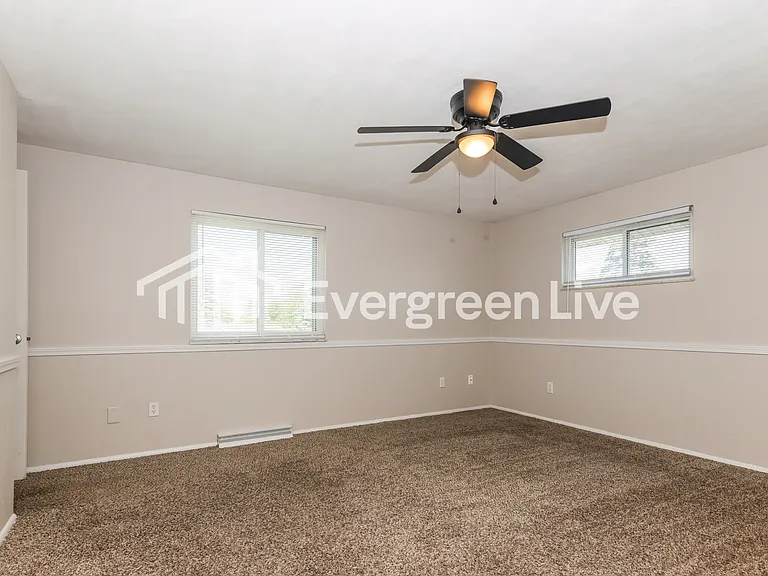 320 Blairwood Dr — Photo 9