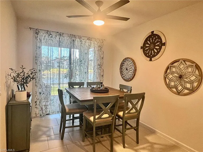 Dining room with sliding doors to screened lanai (1st floor)