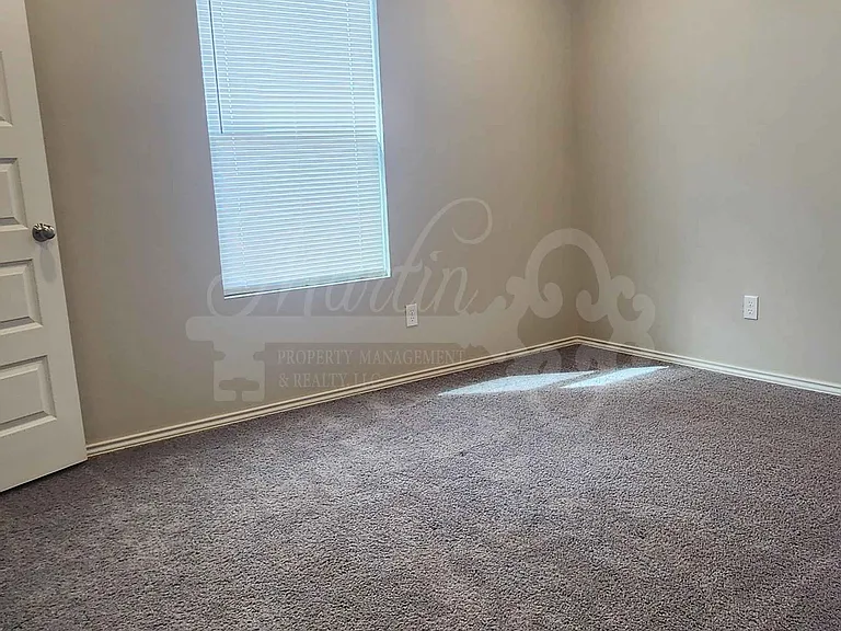 1400 Claire Ct — Photo 5