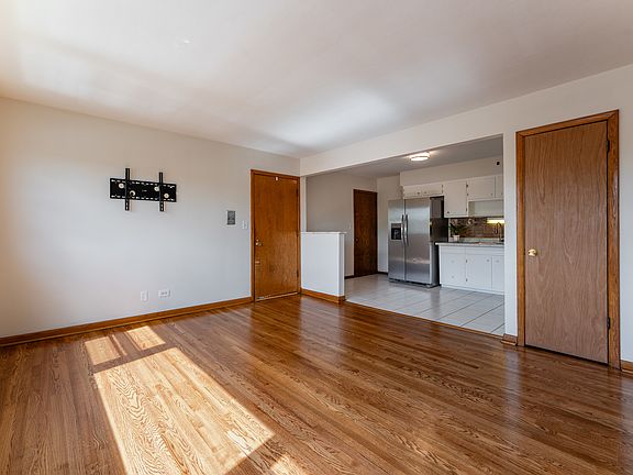 4th image of 342 Beach Ave APT 2B