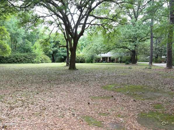 4108 Stonehurst Dr, Moss Point, MS 39562