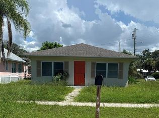 121 Bay St, Tarpon Springs, FL 34689