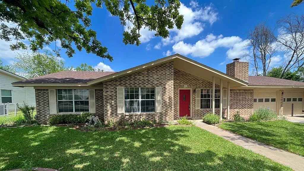 3 bed, 2.0 bath, 1711 sqft, $1,950 — Photo 1