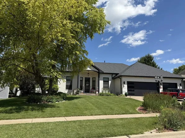 1964 Chestnut Ln, Washington, IL 61571