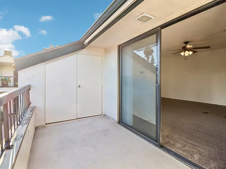 450 W Vermont Ave — Photo 29