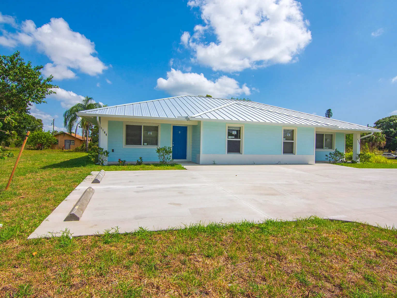 3 bed, 2.0 bath, 1064 sqft, $2,200 — Photo 3