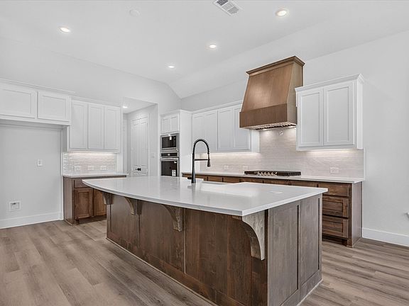 2nd image of 1025 Pelotazo Ave