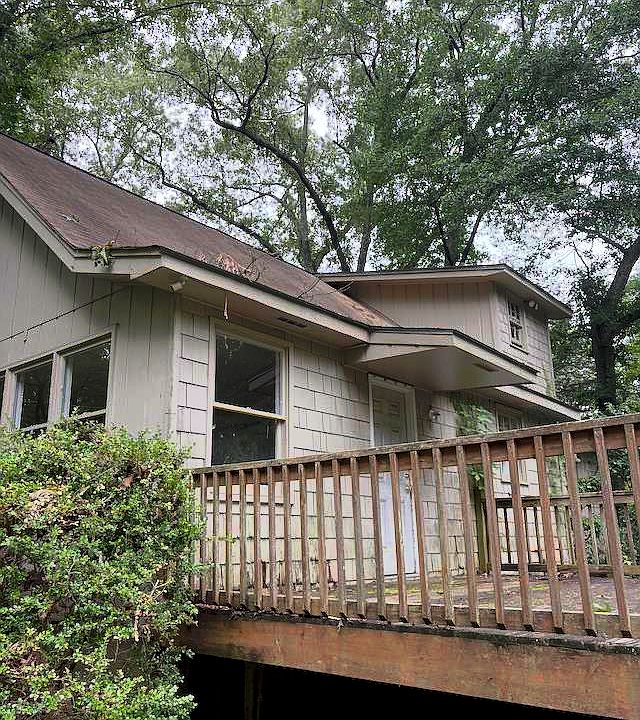 2nd image of 300 18th Ave NW