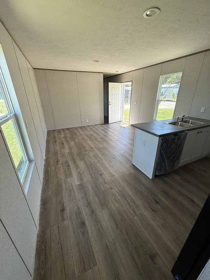 3 bed, 2.0 bath, 1111 sqft, $1,050 — Photo 3