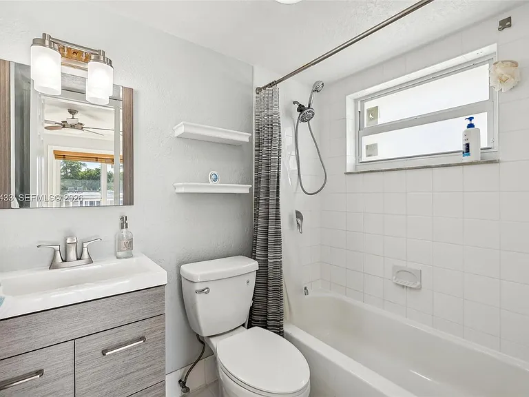 3862 NE 171st St #E — Photo 22
