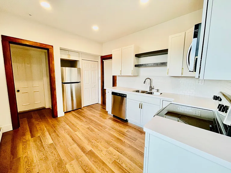 40 S Main St #4 — Photo 2
