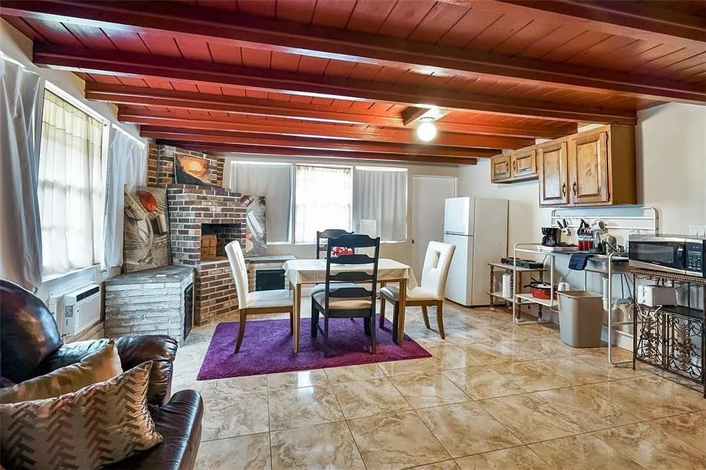 4 bed, 2.0 bath, 2128 sqft, $3,800 — Photo 3