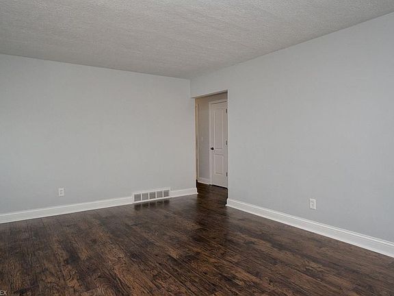 5th image of 1226 Blueberry Hill Dr