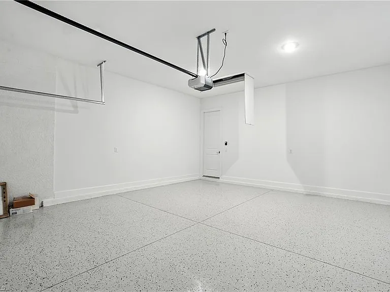 18301 Terracina Dr — Photo 34
