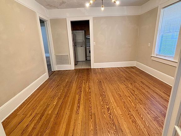 4th image of 2357 Park St