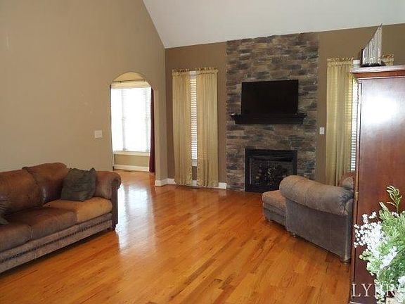 4th image of 1456 Farmington Dr
