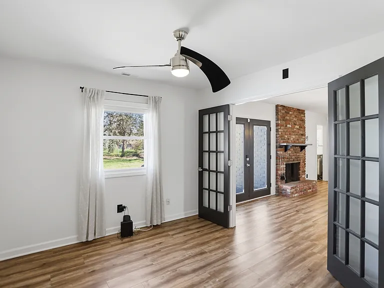 512 Lexington Blvd — Photo 32