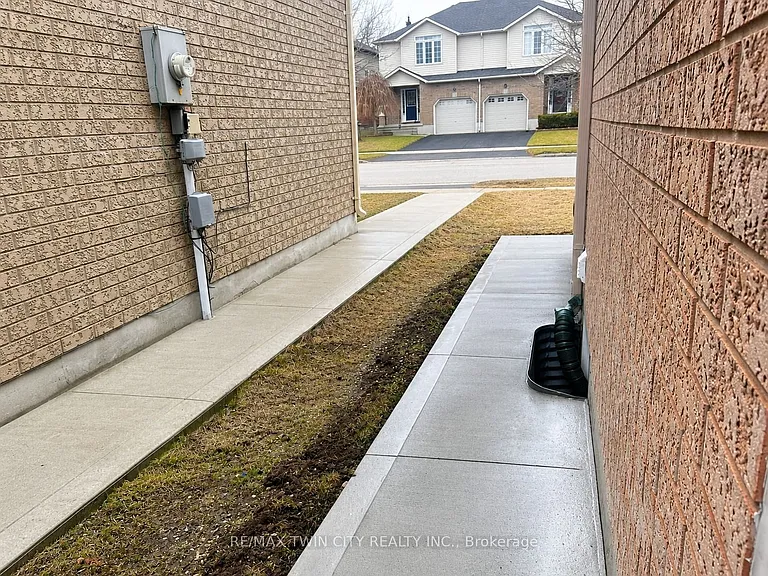 423 Tealby Cres #BASEMENT — Photo 18