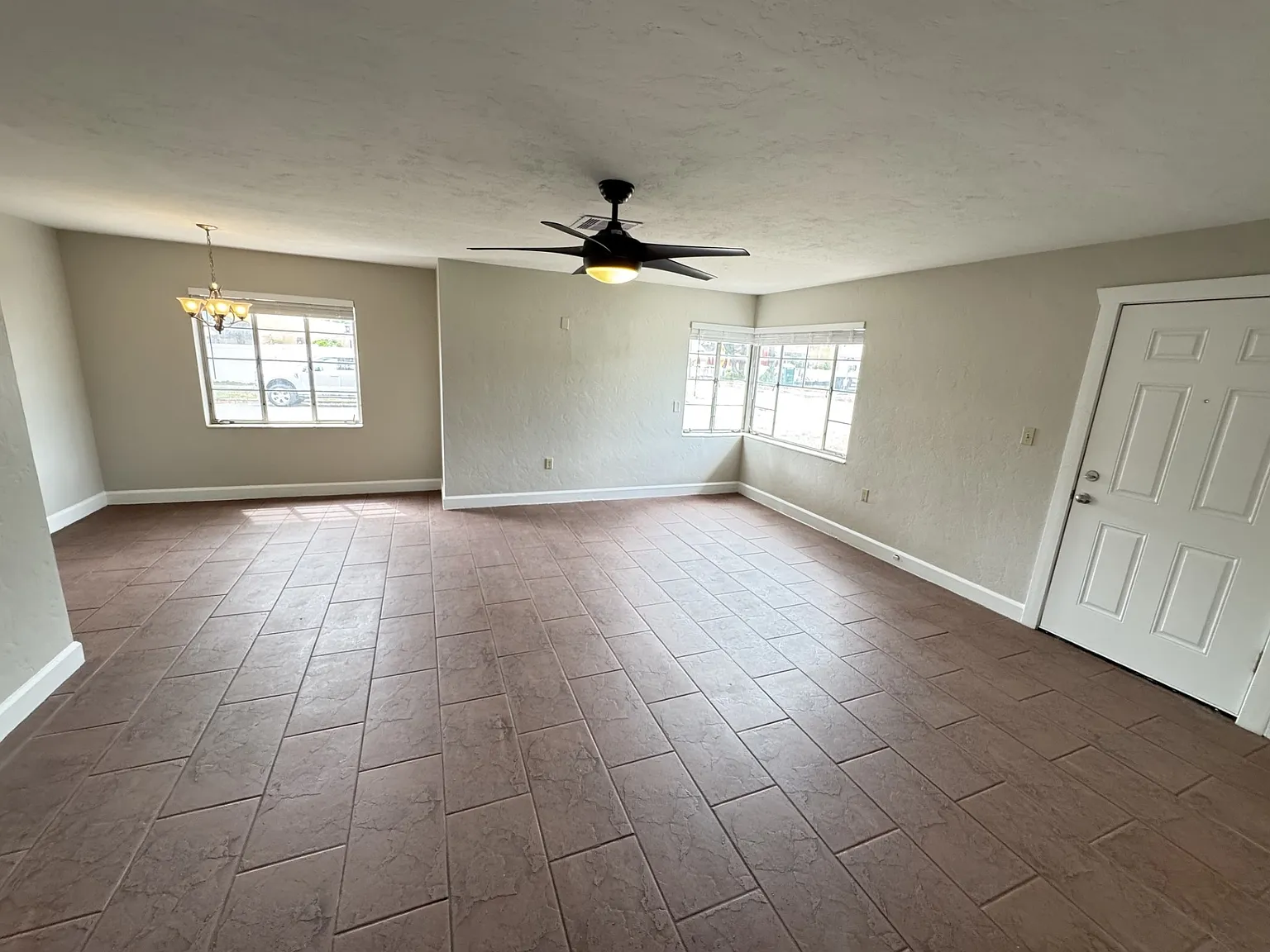 3 bed, 1269 sqft, $2,150 — Photo 2