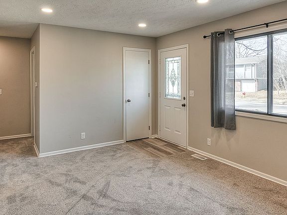 4th image of 14621 Josephine St