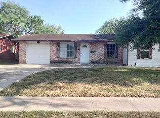 216 Briarwood Dr, Kingsville, TX 78363