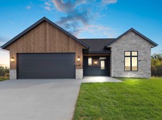397 Farmhouse Ln, Combined Locks, WI 54113