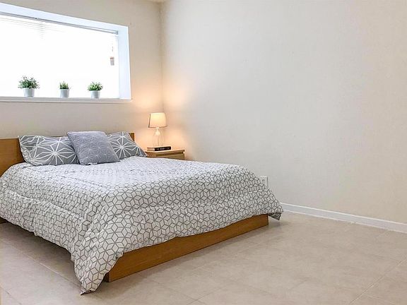 4th image of 2718 Violet St #15