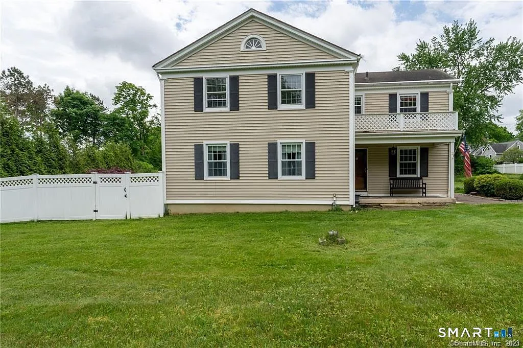 4 bed, 3.0 bath, 2416 sqft, $3,450 — Photo 4