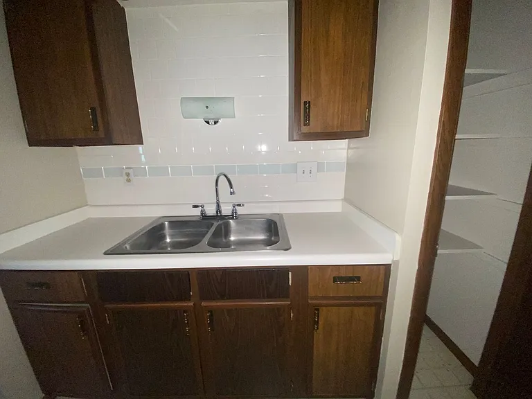 N114W15518 Sylvan Cir — Photo 7