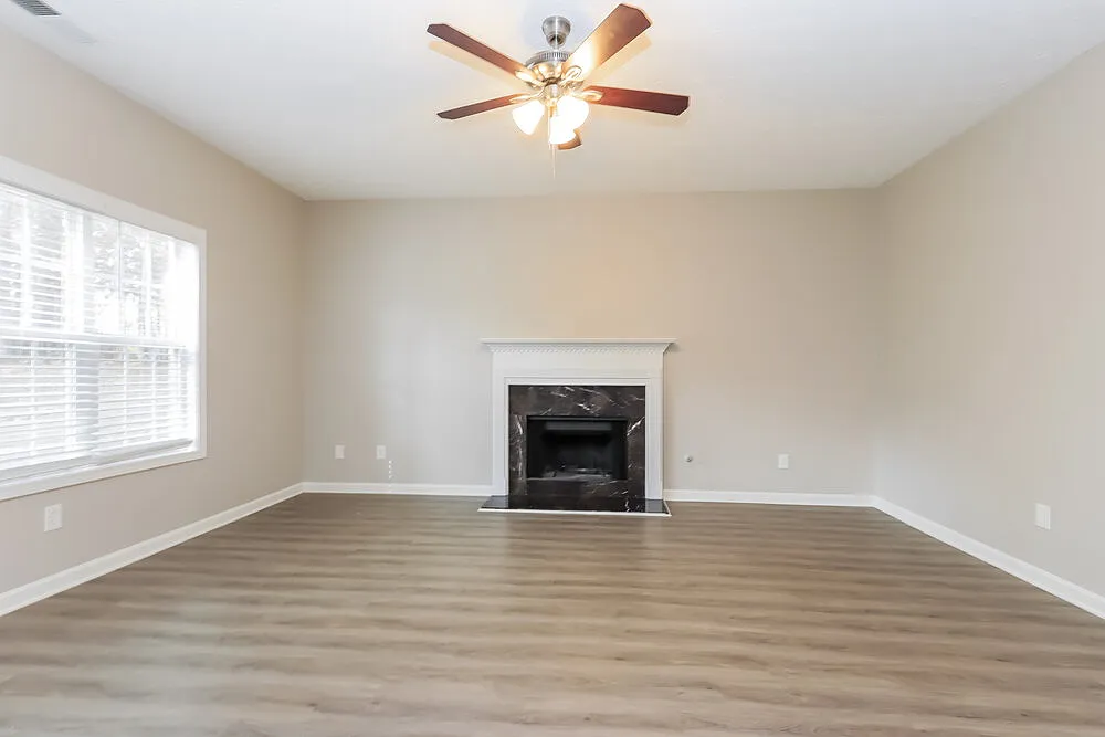 4 bed, 2.5 bath, 2796 sqft, $2,445 — Photo 4