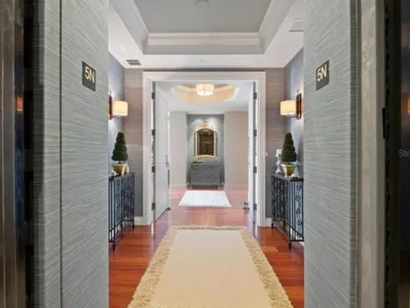 Private entry foyer (view from elevator)