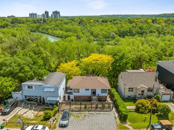 73 Hillview Rd, Saint Catharines, ON L2S 1S8