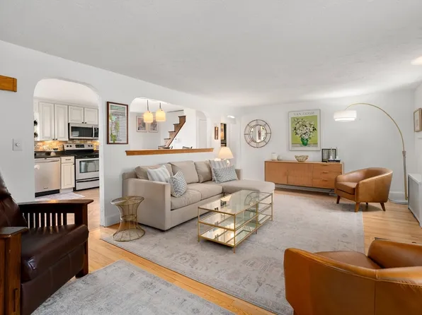 27 Warwick St, Quincy, MA 02170