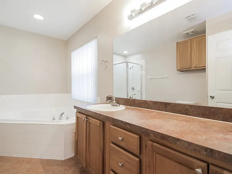 2131 Colonial Woods Blvd — Photo 11