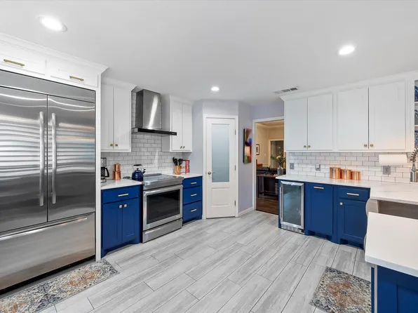 15 Hillcrest Ct S, Roanoke, TX 76262