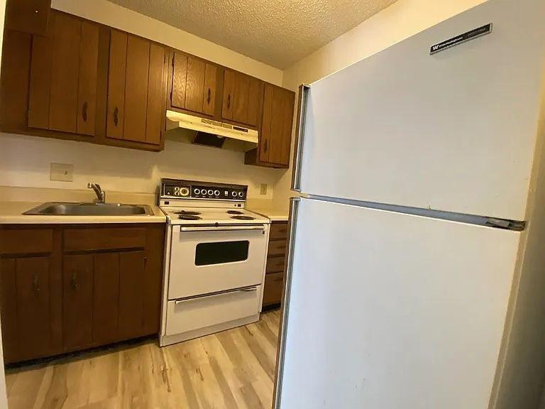 1228 E St #12 — Photo 6