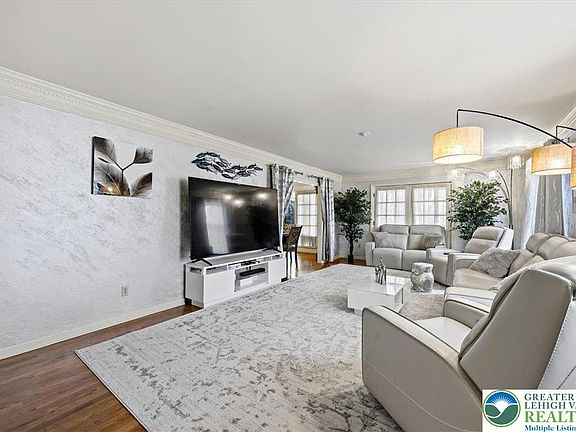 5th image of 164 Chestnut Oak Dr