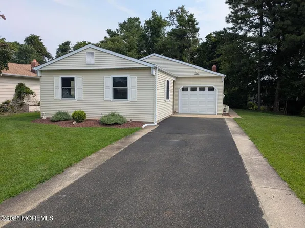 18 Maison Way, Toms River, NJ 08757