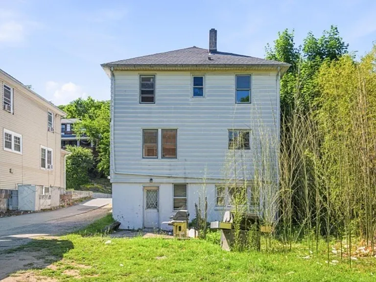 55 Wayne Ave — Photo 4