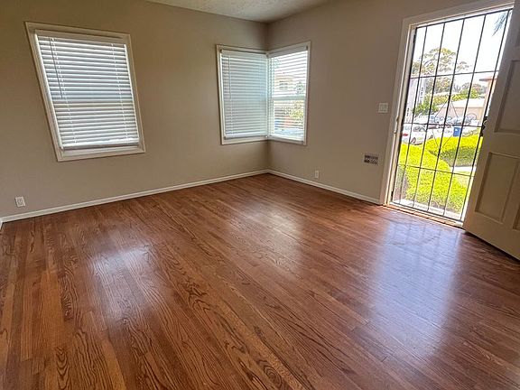 2nd image of 3910-3922 E Mayfield St #3910