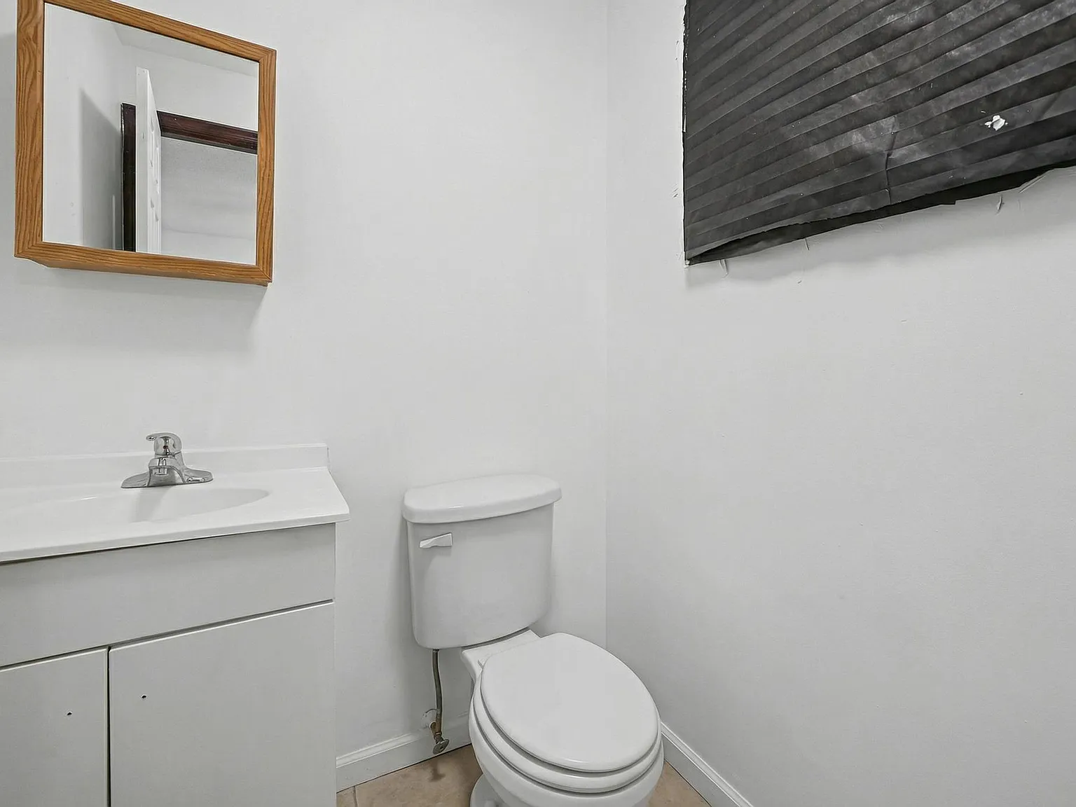 5 bed, 1900 sqft, $3,800 — Photo 2