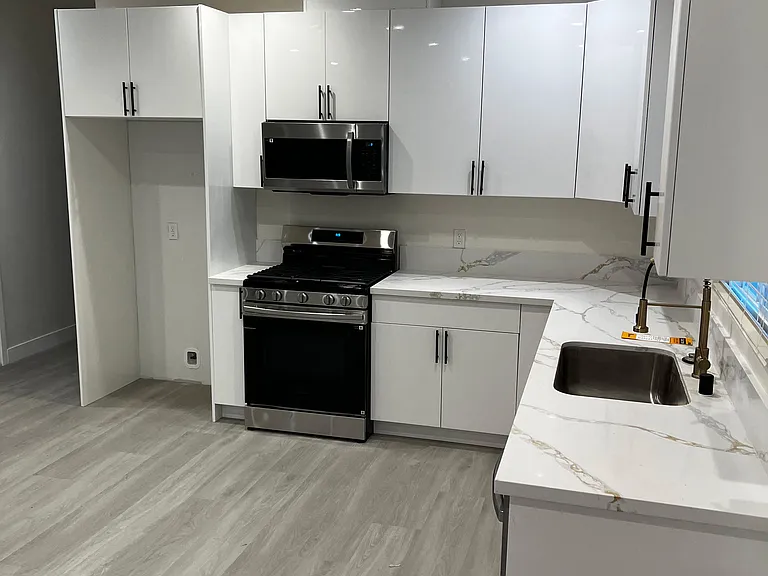 7021 Jamieson Ave — Photo 9