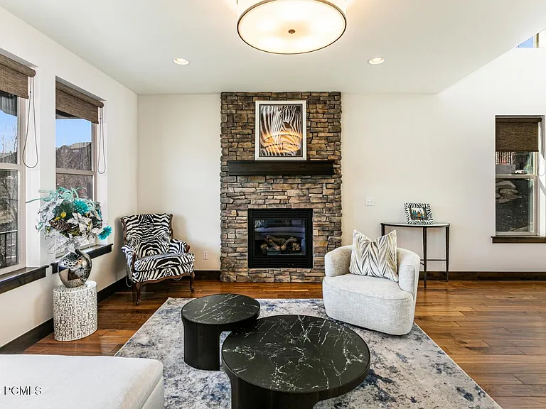 1018 W Abigail Dr — Photo 11