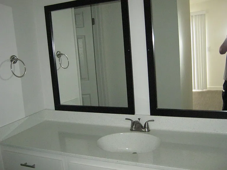 Ramona Apartments — Photo 12