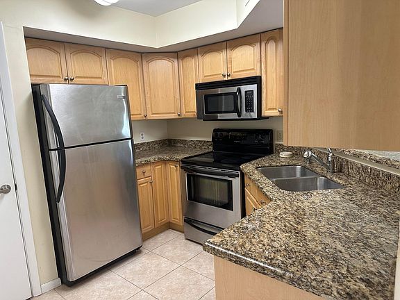 4th image of 815 W Boynton Beach Boulevard #5-106