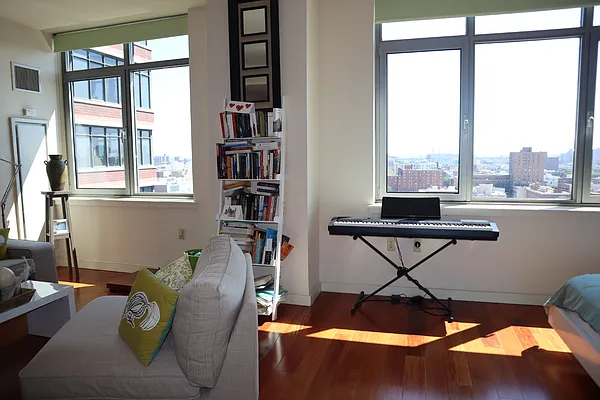 Rented by R New York | media 16