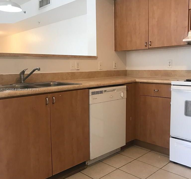 1st image of 13780 NE 3rd Ct APT 202