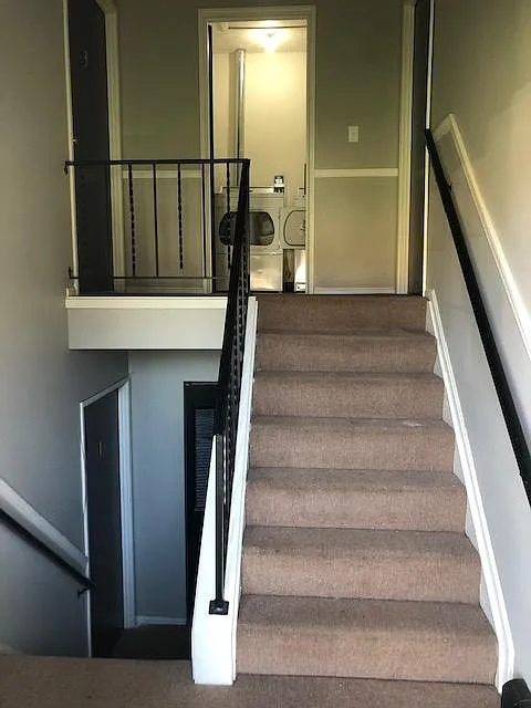 Building Photo - 831 Moyer Ave #2
