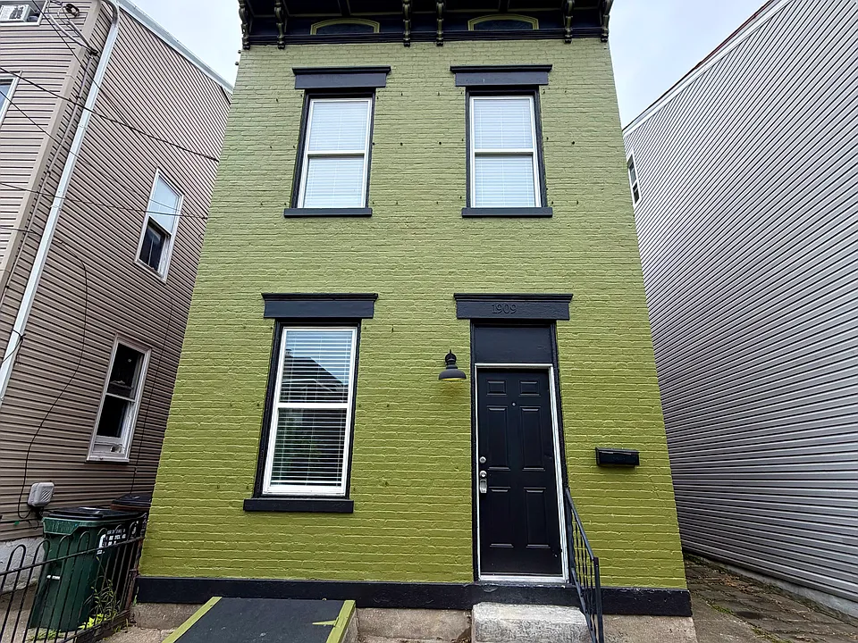1909 Pine St
