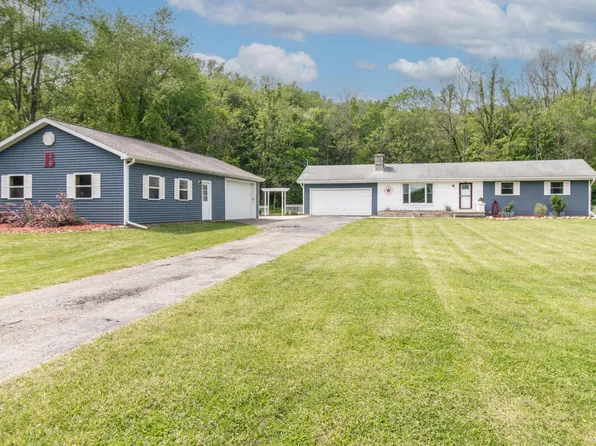14901 E Augusta Dr, Augusta, MI 49012